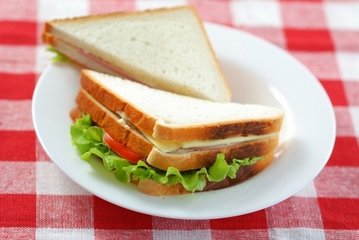 自制三明治，做法簡單的營養(yǎng)早餐，早上你想來一份嗎