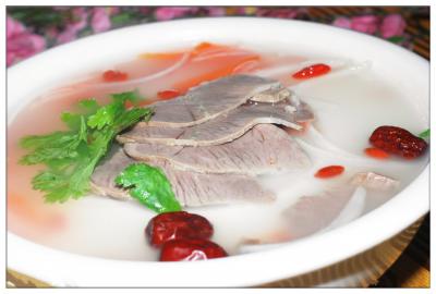 成都羊肉湯技術(shù)培訓(xùn)學(xué)校哪里好？鍋底勾兌方法和調(diào)味技巧