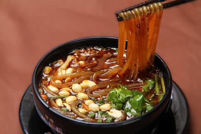 四川酸辣粉培訓(xùn)價(jià)格哪里便宜？重點(diǎn)掌握泡粉時(shí)間