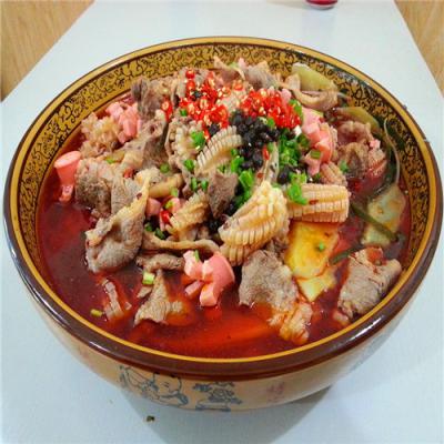 四川學做冒菜技術哪里靠譜？師傅跟隨學員指點